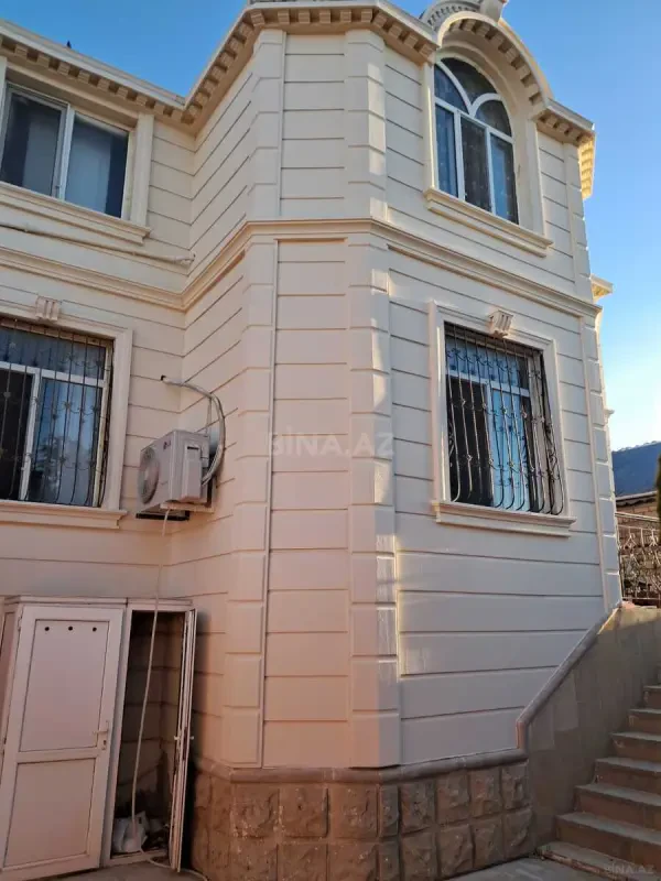 Satılır 7 otaqlı həyət evi 240 m²