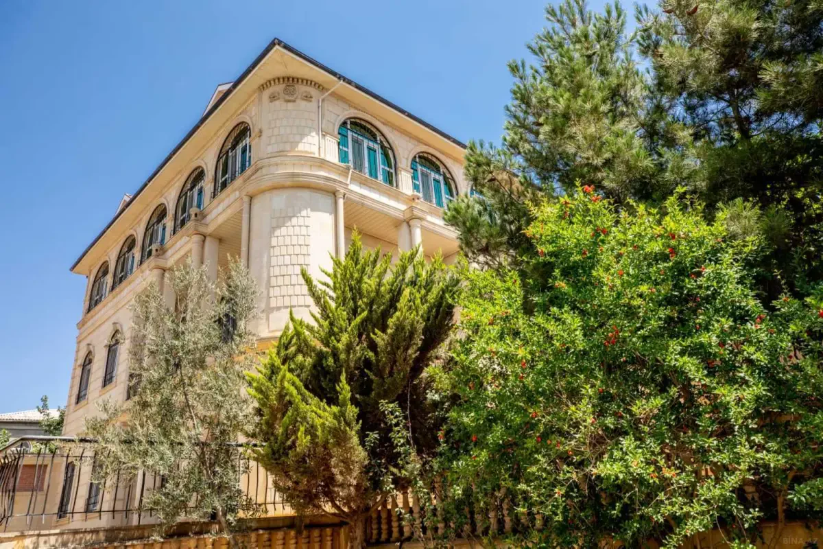 Satılır 7 otaqlı həyət evi 404 m²