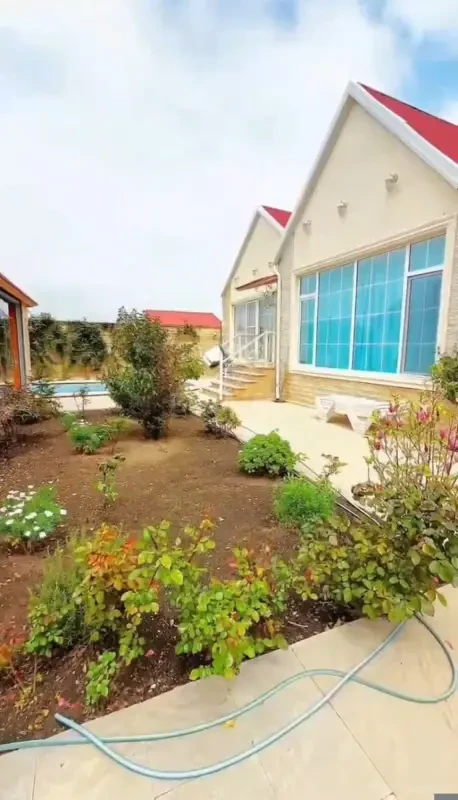 Satılır 4 otaqlı həyət evi 140 m²