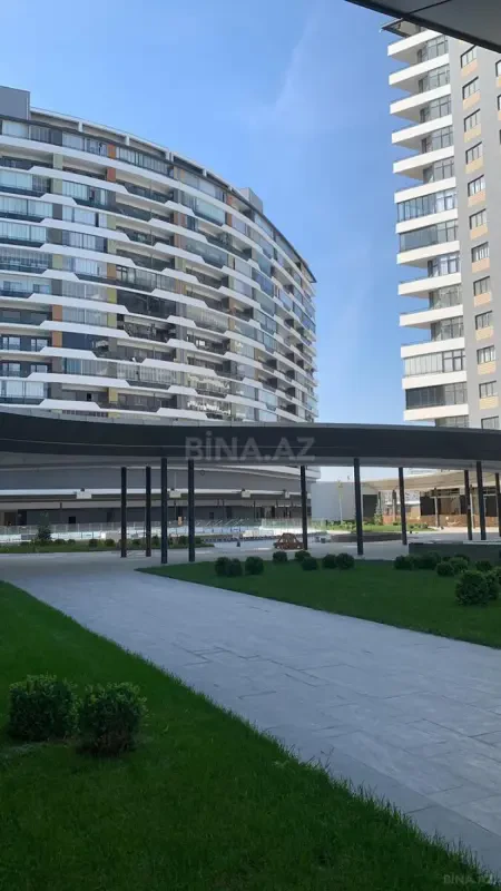 Satılır 5 otaqlı mənzil 180 m²