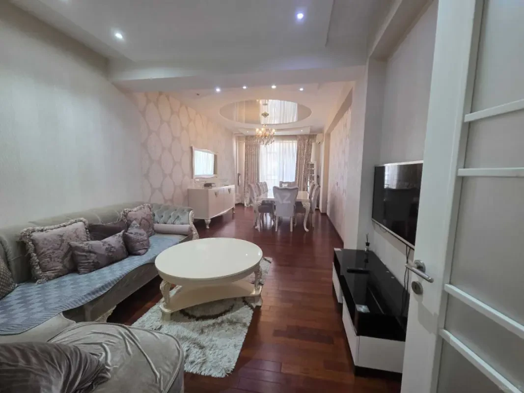 Kirayə verilir 2 otaqlı mənzil 96 m²