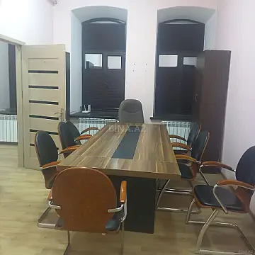 Kirayə verilir 4 otaqlı ofis 100 m² — Bakı, Sahil qəs. 4 otaq 100.00 m²