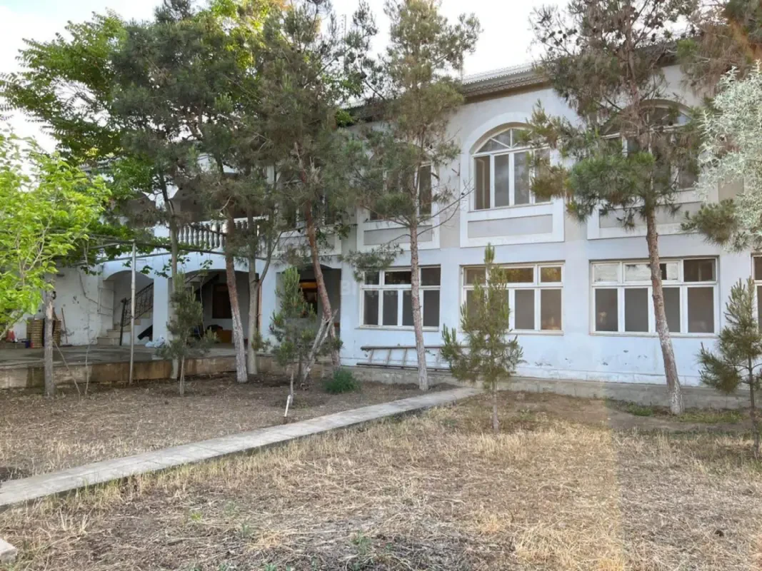 Satılır 5 otaqlı həyət evi 250 m²