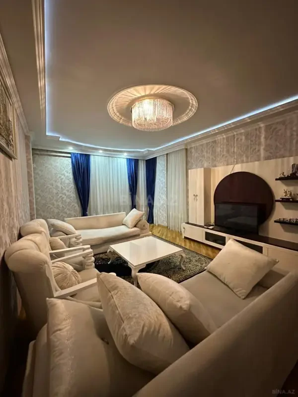Satılır 3 otaqlı mənzil 140 m²
