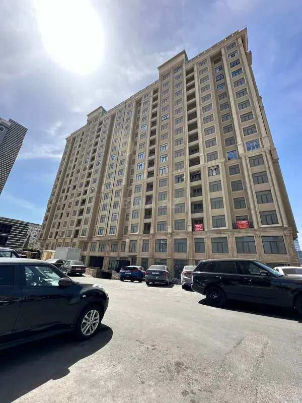 Satılır 4 otaqlı mənzil 171 m²