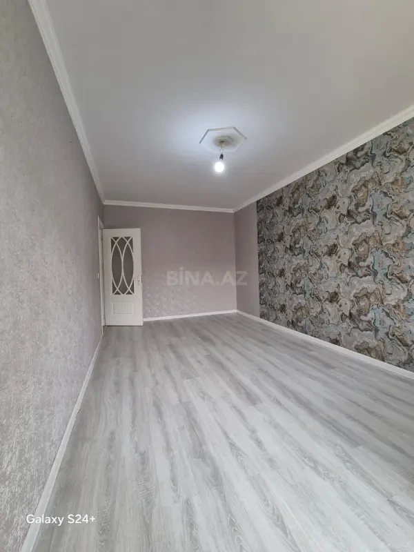 Satılır 5 otaqlı mənzil 130 m²