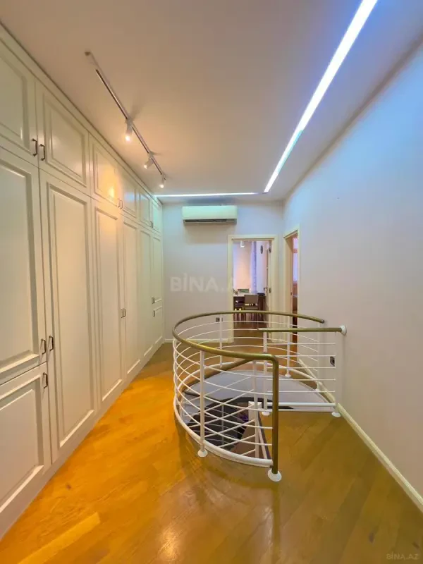 Satılır 6 otaqlı mənzil 270 m²