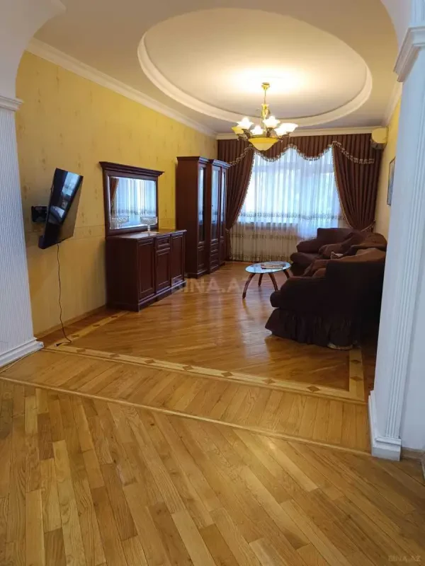 Satılır 3 otaqlı mənzil 130 m²