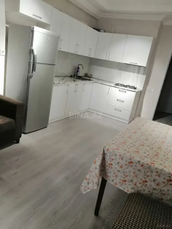 Kirayə verilir 2 otaqlı mənzil 77 m²