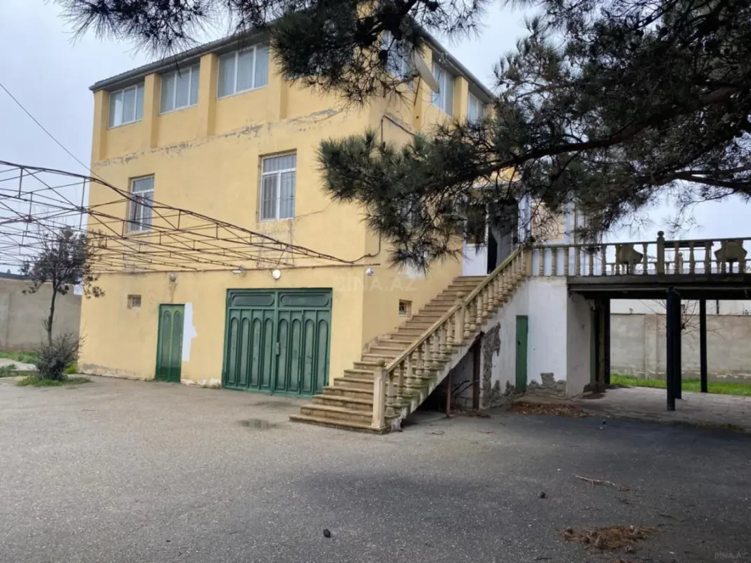 Satılır 3 otaqlı həyət evi 300 m²