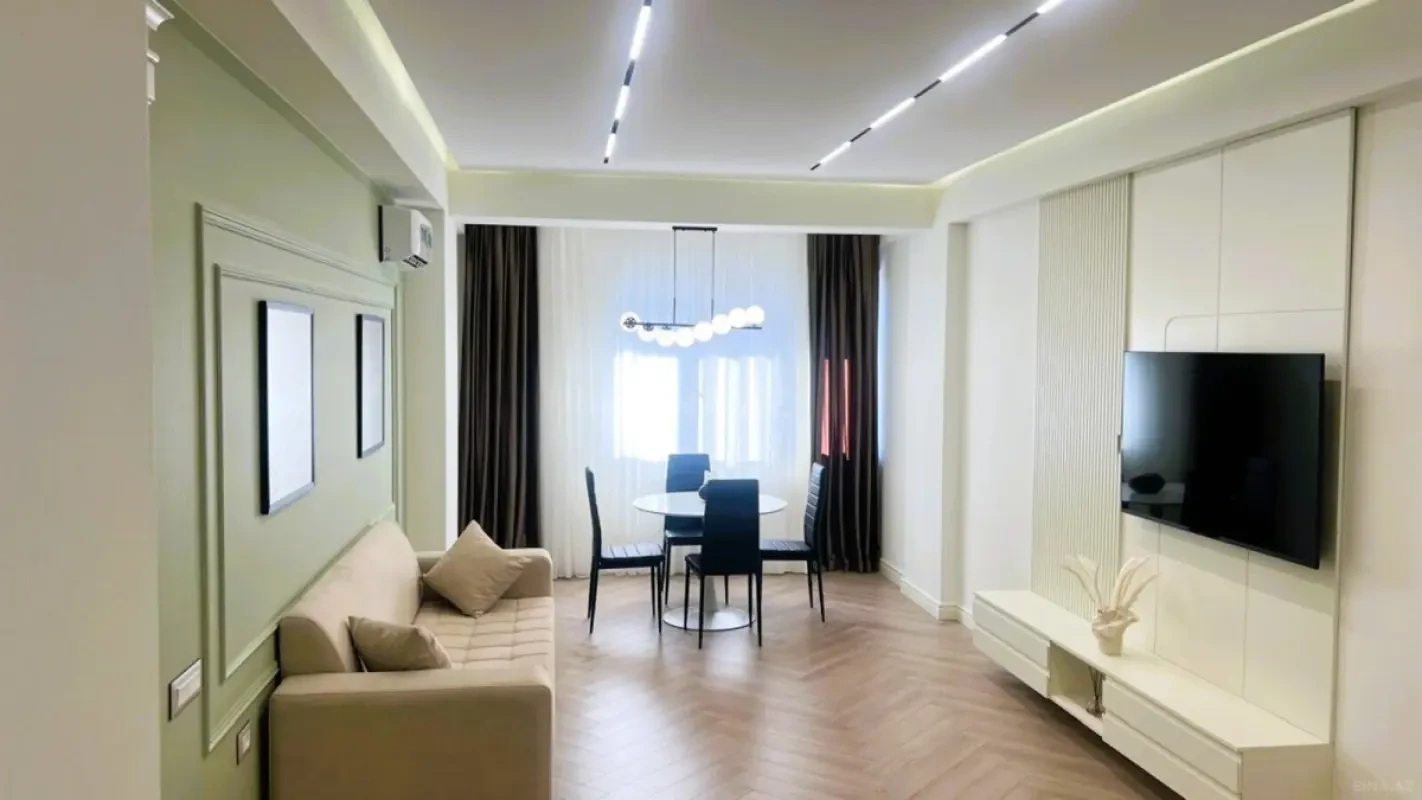 Kirayə verilir 2 otaqlı mənzil 68 m²