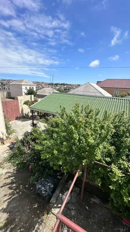 Satılır 6 otaqlı həyət evi 180 m²
