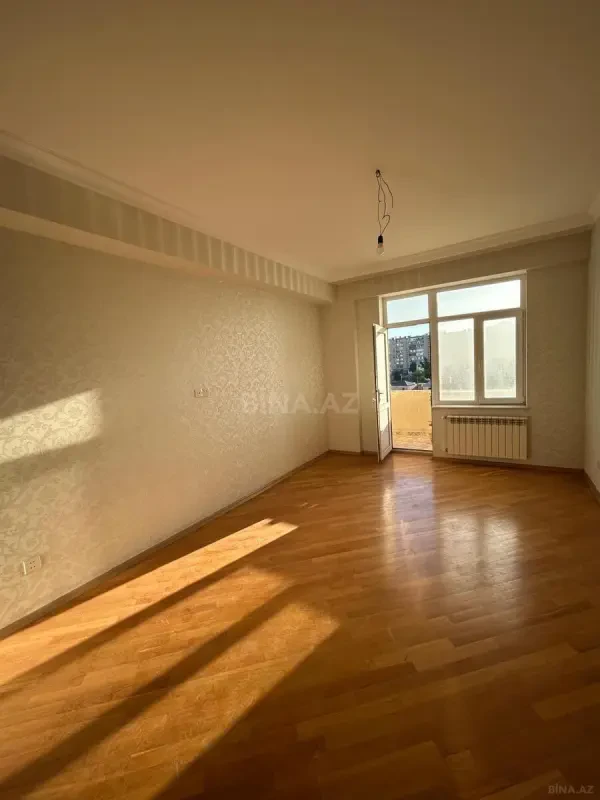 Satılır 3 otaqlı mənzil 128 m²