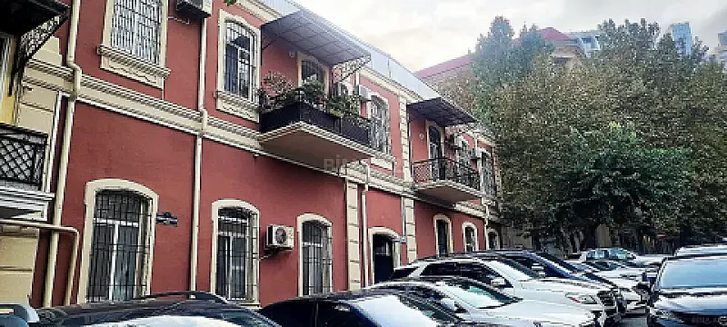 Kirayə verilir 5 otaqlı mənzil 160 m² — Bakı 5 otaq 160.00 m²