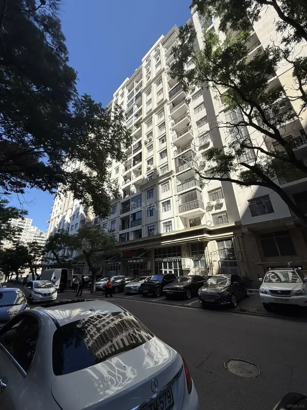 Satılır 2 otaqlı mənzil 97 m²