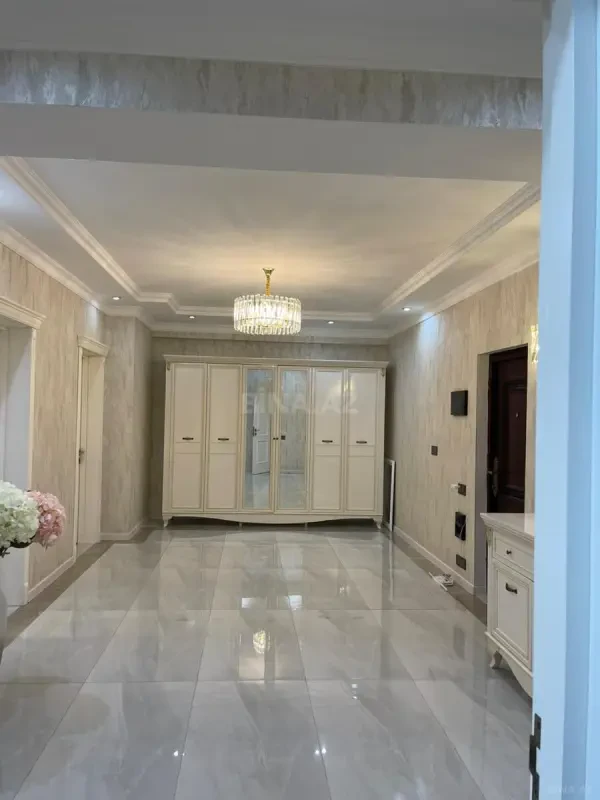 Satılır 3 otaqlı mənzil 128 m²