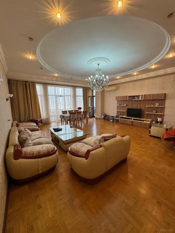 Satılır 3 otaqlı mənzil 175 m²
