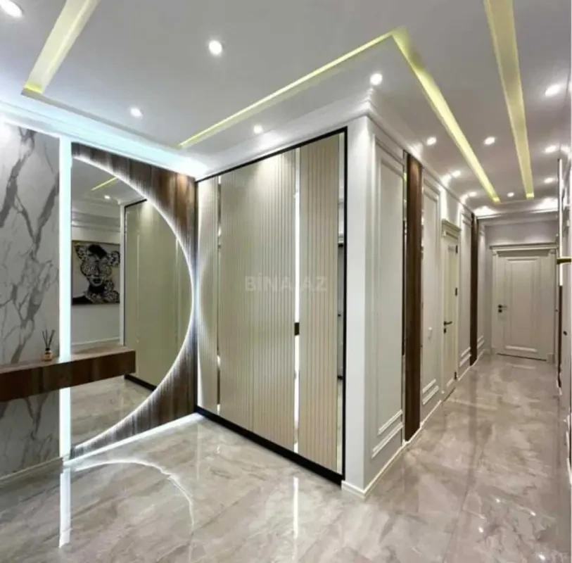 Satılır 3 otaqlı mənzil 137 m²