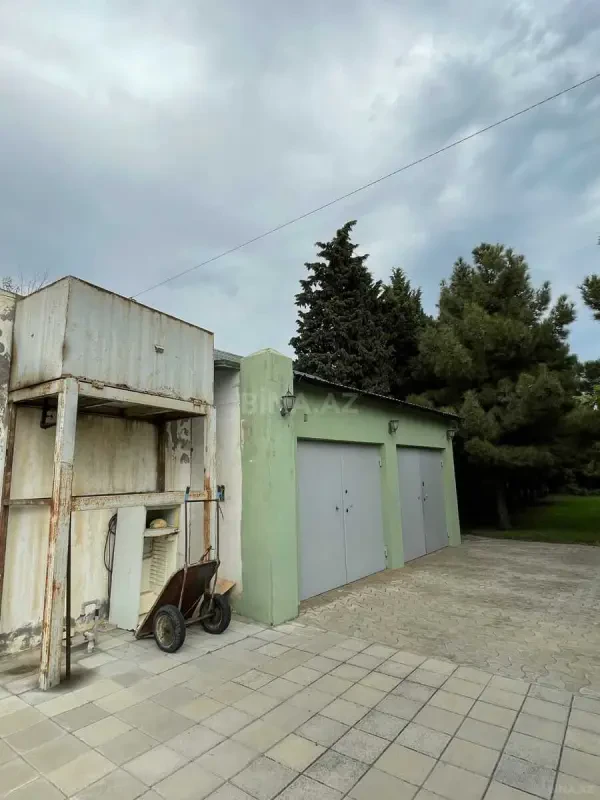 Satılır 9 otaqlı həyət evi 390 m²