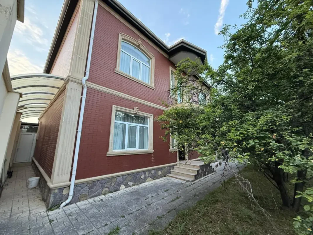 Kirayə verilir 6 otaqlı həyət evi 200 m²