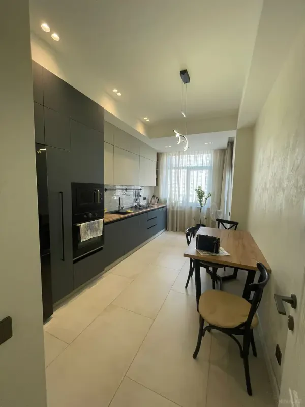 Kirayə verilir 2 otaqlı mənzil 85 m²