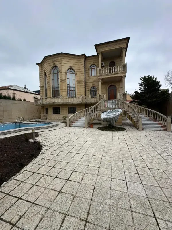 Satılır 11 otaqlı həyət evi 600 m²