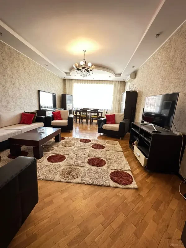 Kirayə verilir 3 otaqlı mənzil 140 m²
