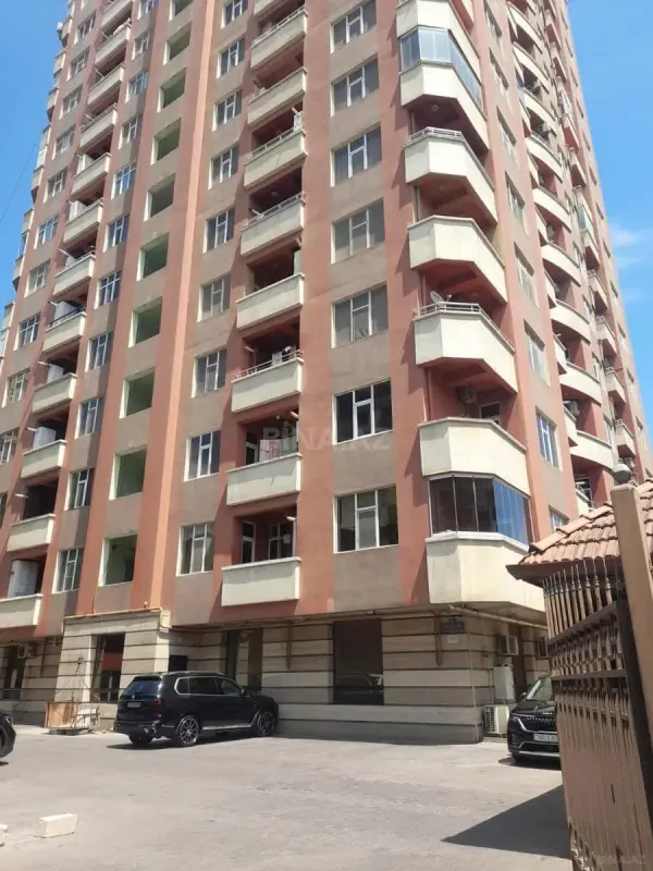 Satılır 4 otaqlı mənzil 175 m²