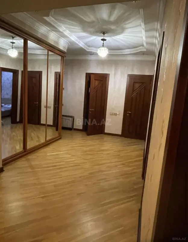 Kirayə verilir 3 otaqlı mənzil 130 m²