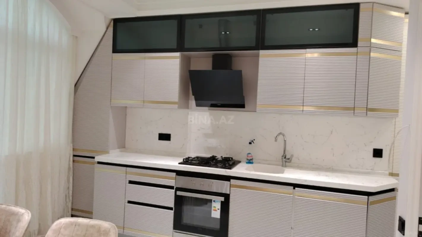 Kirayə verilir 3 otaqlı mənzil 140 m²