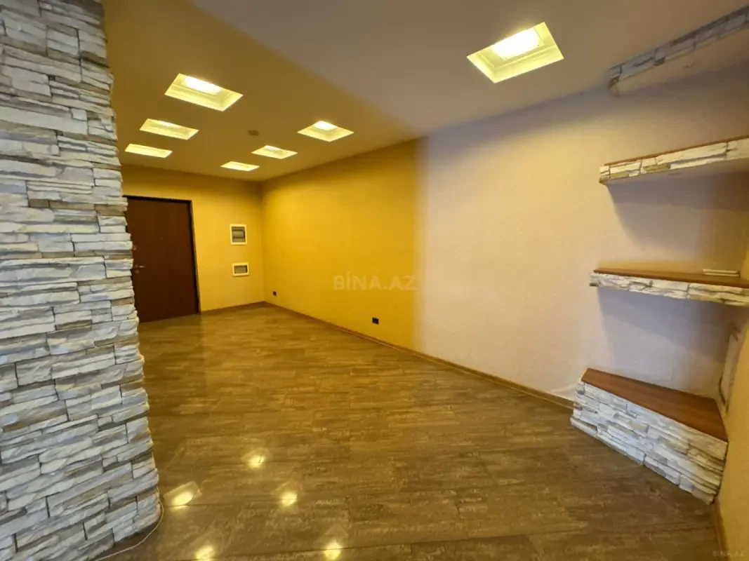 Satılır 4 otaqlı mənzil 230 m²