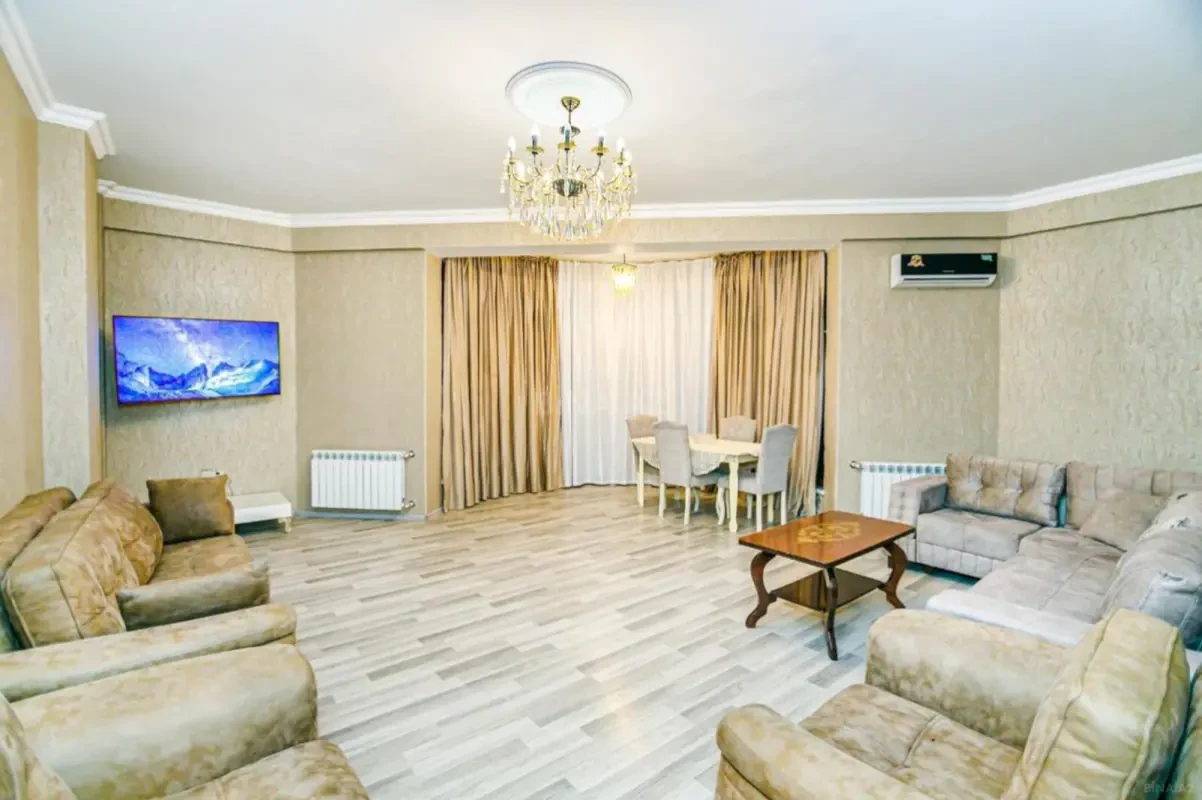 Kirayə verilir 4 otaqlı mənzil 136 m²