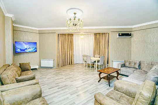 Kirayə verilir 4 otaqlı mənzil 136 m² — Bakı 4 otaq 136.00 m²