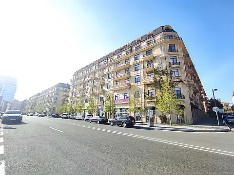 Satılır 5 otaqlı mənzil 211 m² — Bakı 5 otaq 211.00 m²