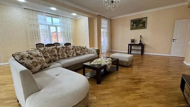 Kirayə verilir 3 otaqlı mənzil 176 m² — Bakı 3 otaq 176.00 m²