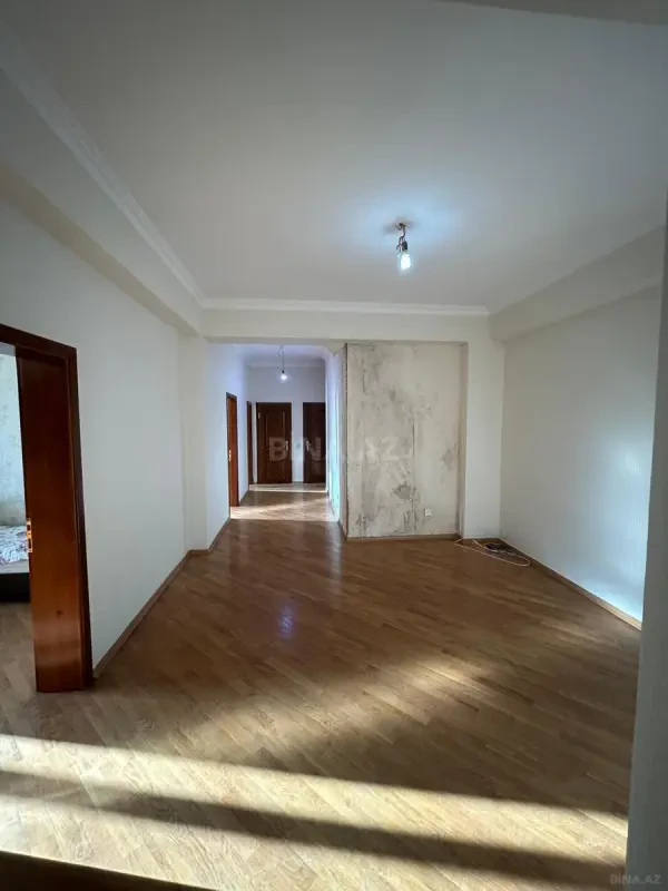 Satılır 3 otaqlı mənzil 125 m²