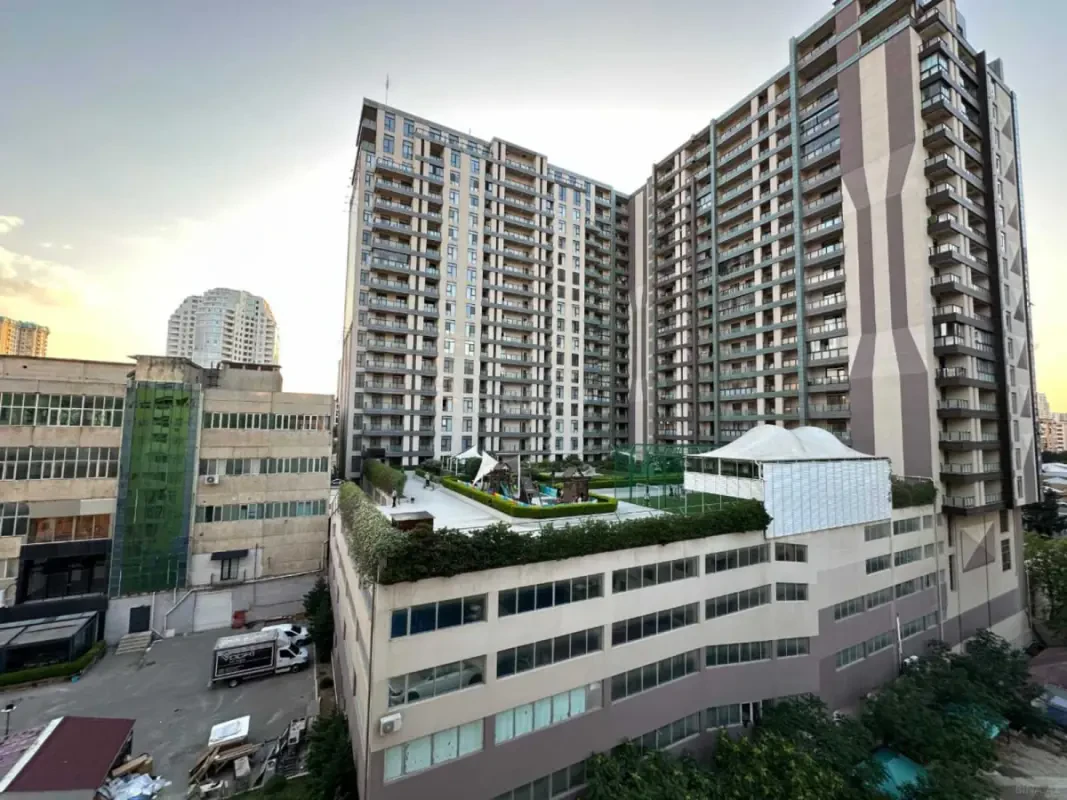 Satılır 3 otaqlı mənzil 185 m²
