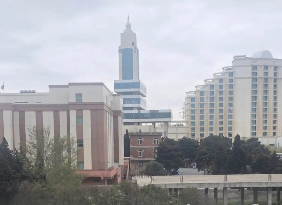 Satılır 2 otaqlı mənzil 74 m²