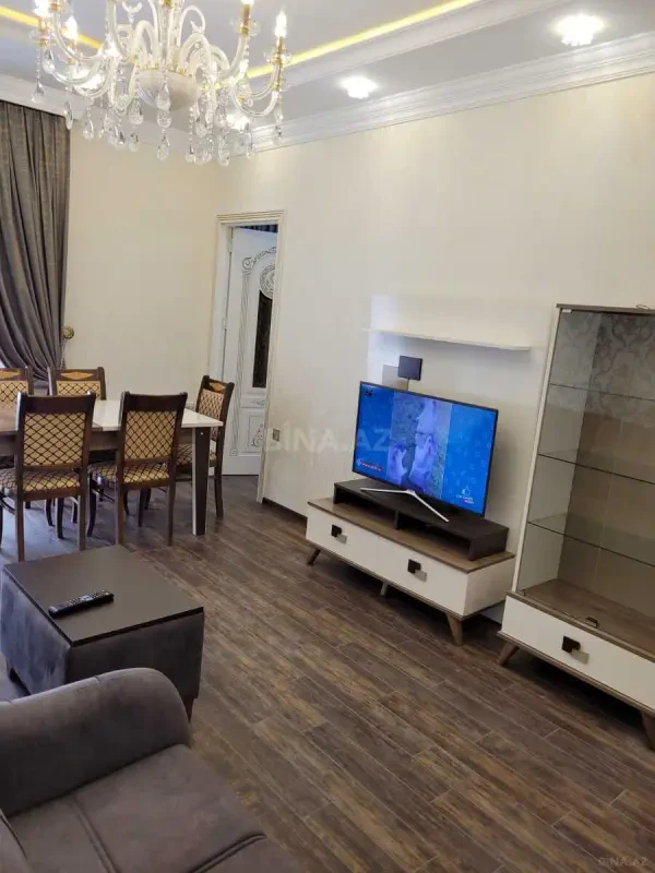 Kirayə verilir 2 otaqlı mənzil 80 m²