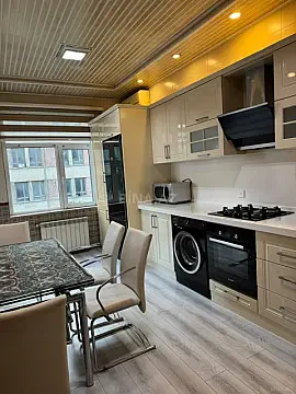 Kirayə verilir 3 otaqlı mənzil 135 m² — Bakı, Nizami 3 otaq 135.00 m²