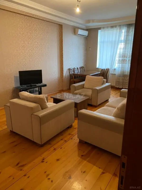 Kirayə verilir 2 otaqlı mənzil 90 m²