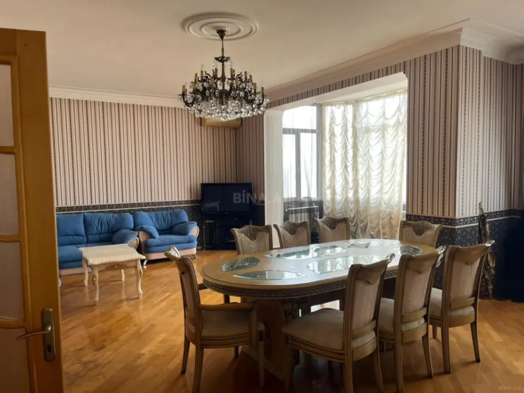 Satılır 4 otaqlı mənzil 135 m²