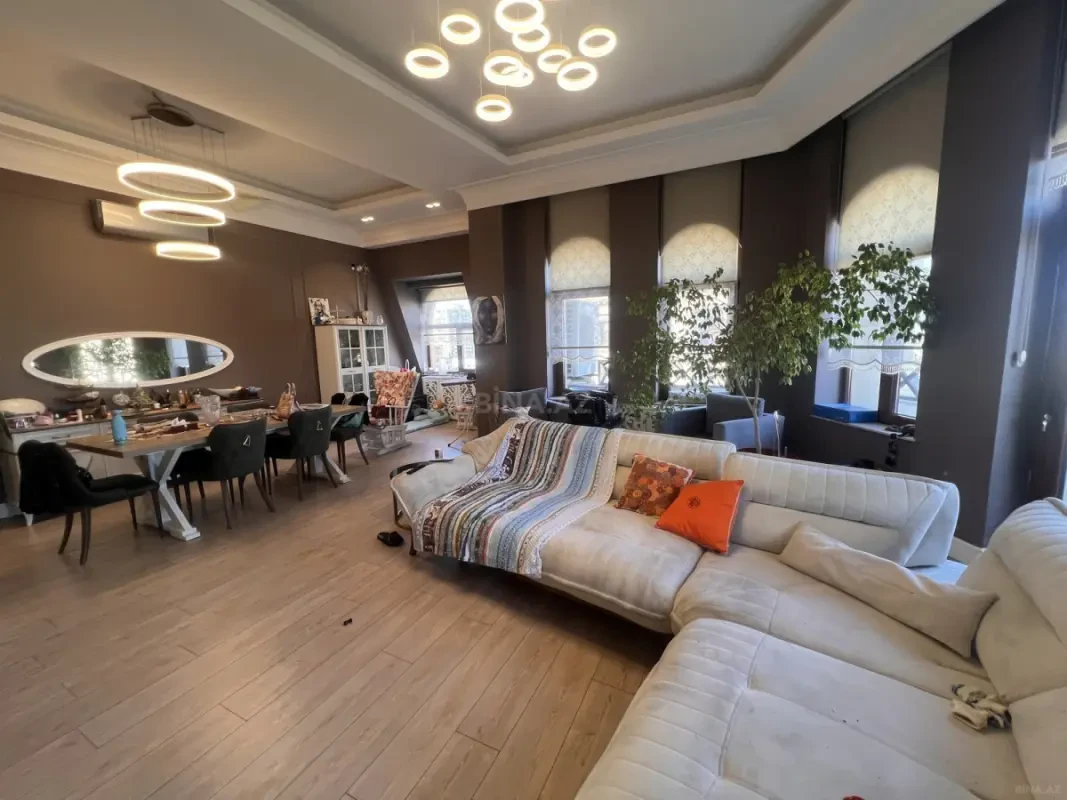 Kirayə verilir 5 otaqlı mənzil 200 m²