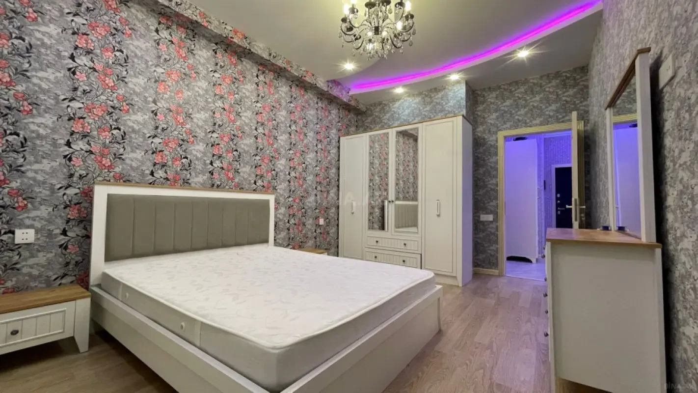 Kirayə verilir 2 otaqlı mənzil 70 m²