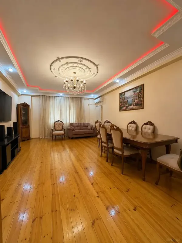 Satılır 3 otaqlı mənzil 131 m²