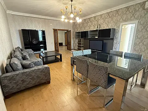 Kirayə verilir 4 otaqlı mənzil 165 m² — Bakı, Nəsimi 4 otaq 165.00 m²