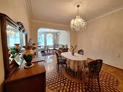 Kirayə verilir 4 otaqlı mənzil 200 m² — Bakı, Nərimanov 4 otaq 200.00 m²