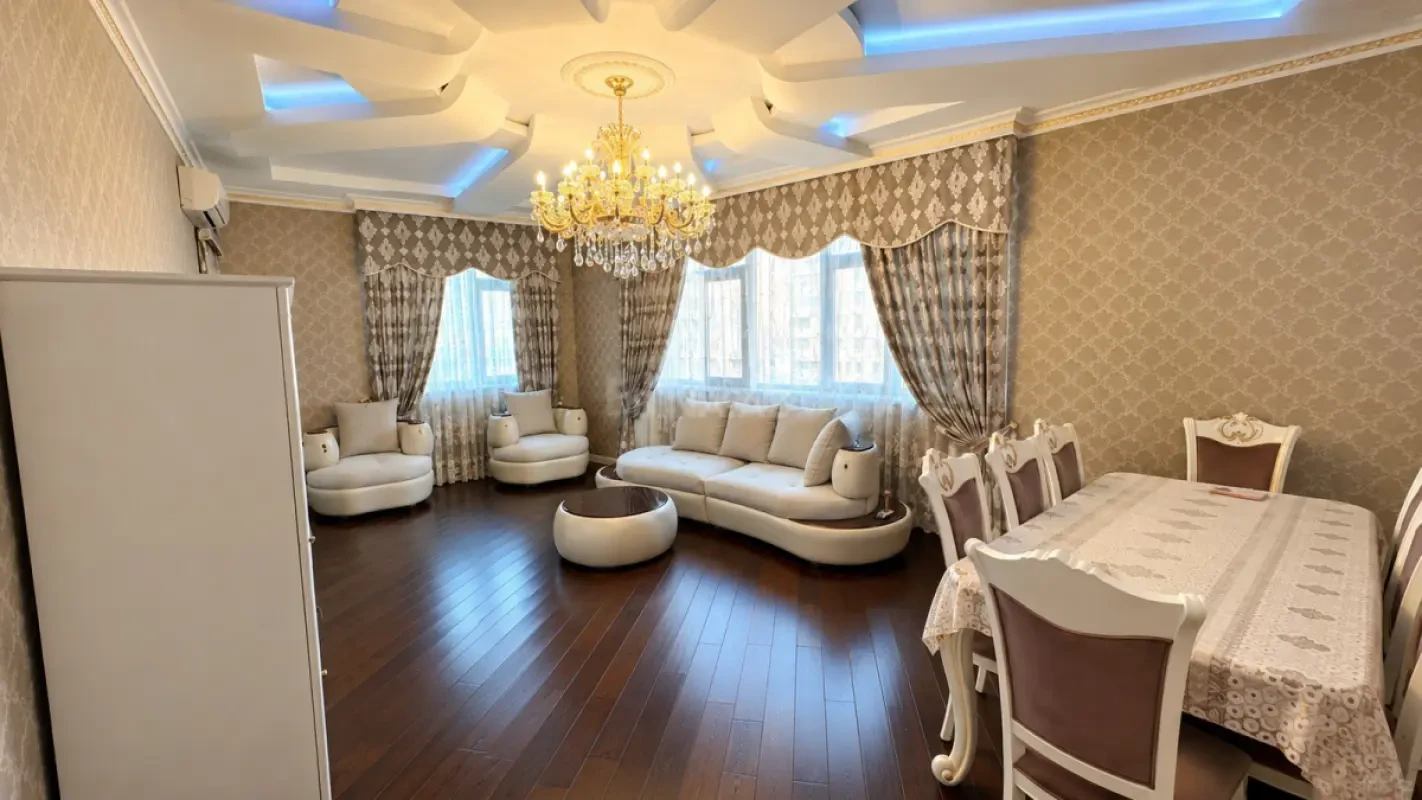 Kirayə verilir 3 otaqlı mənzil 160 m²