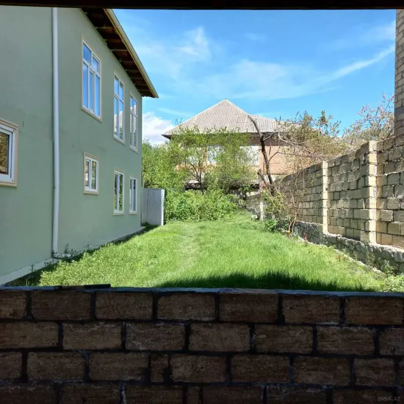 Satılır 7 otaqlı həyət evi 240 m²