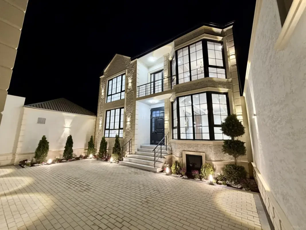 Satılır 5 otaqlı həyət evi 200 m²